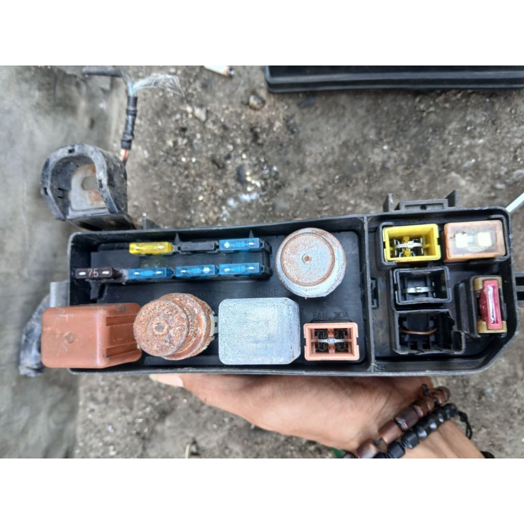 Fuse box sekring Corona ex saloon ST171