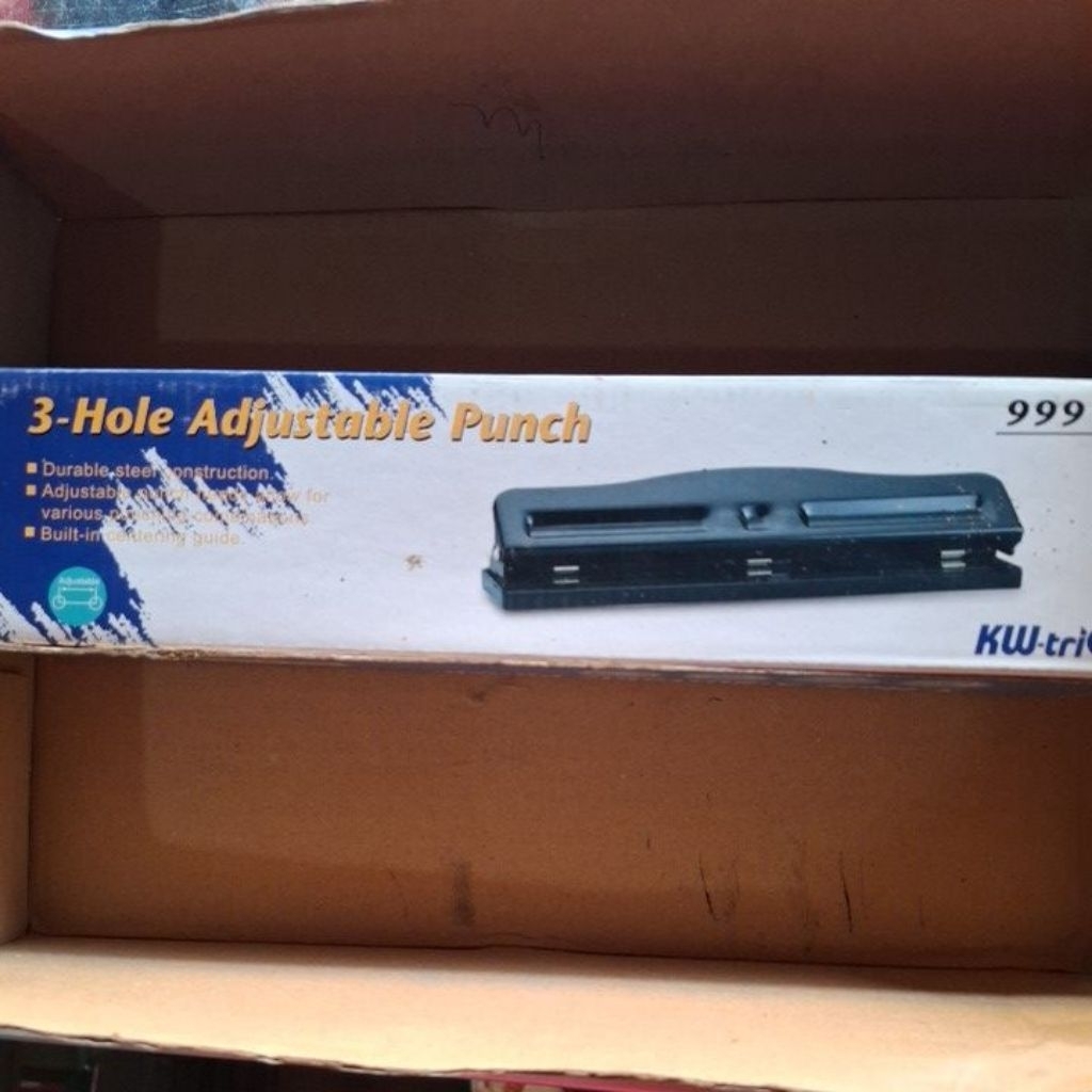 

kw-trio 3 hole adjustable punch /pelobang kertas 3 lobang bisa di adjust.