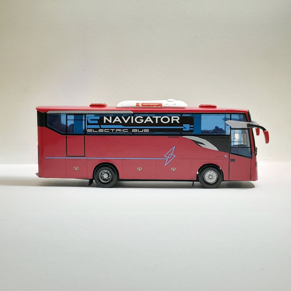 Miniatur Bus Listrik (Electric Bus) skala 64