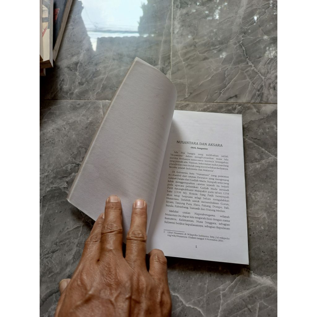 AKSARA-AKSARA NUSANTARA - FX.Widyatmoko dkk-B3