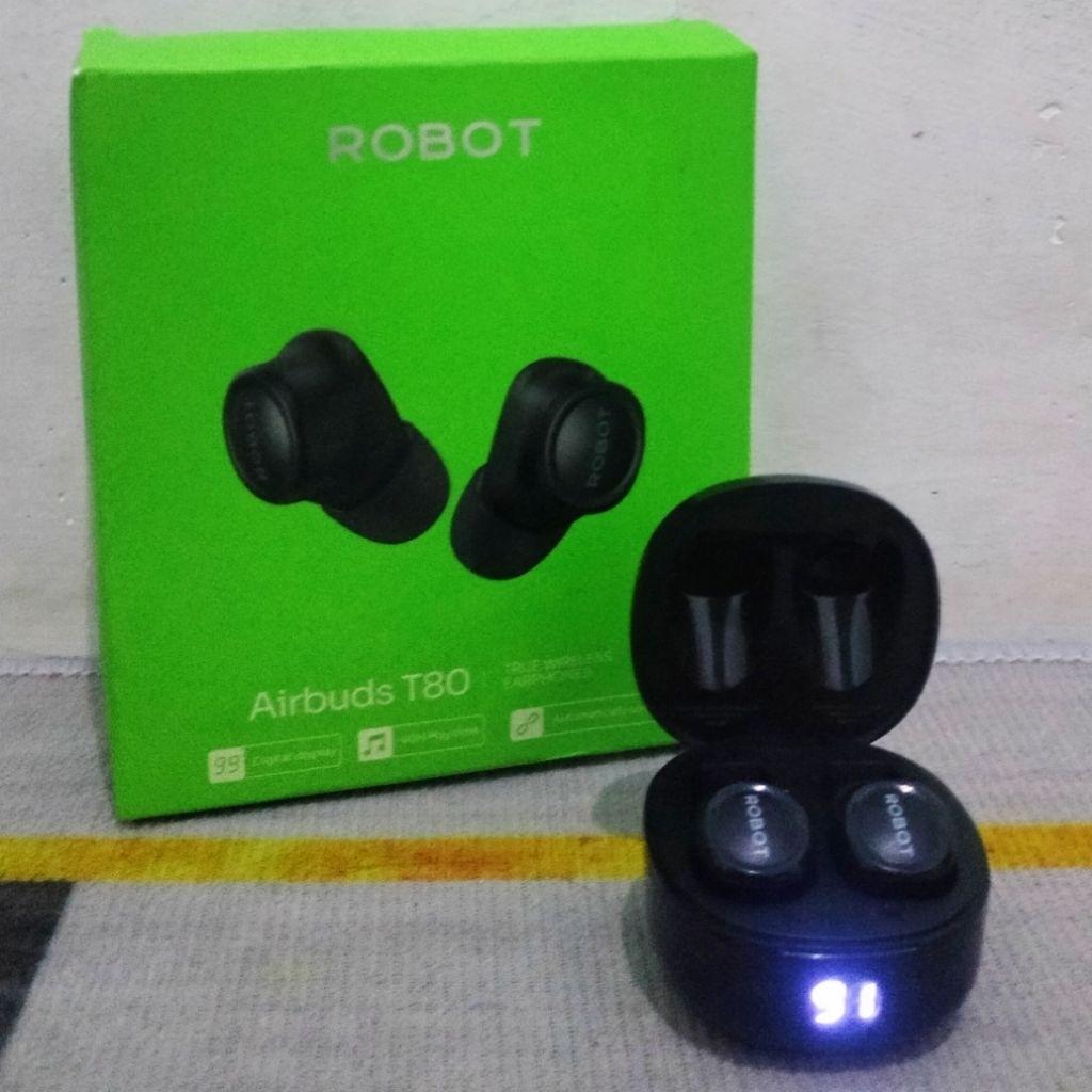 PRELOVED  EARPHONE HEADSET BLUETOOTH TWS ROBOT T80 LENGKAP
