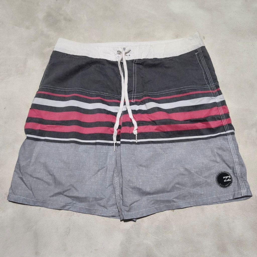 Celana pendek pria billa bong abu