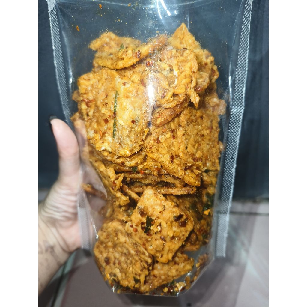 

Kripik Tempe Pedas Daun Jeruk Tempe kotak Crispy /kripik tempe renyah pedas daun jeruk ukuran 100 gram