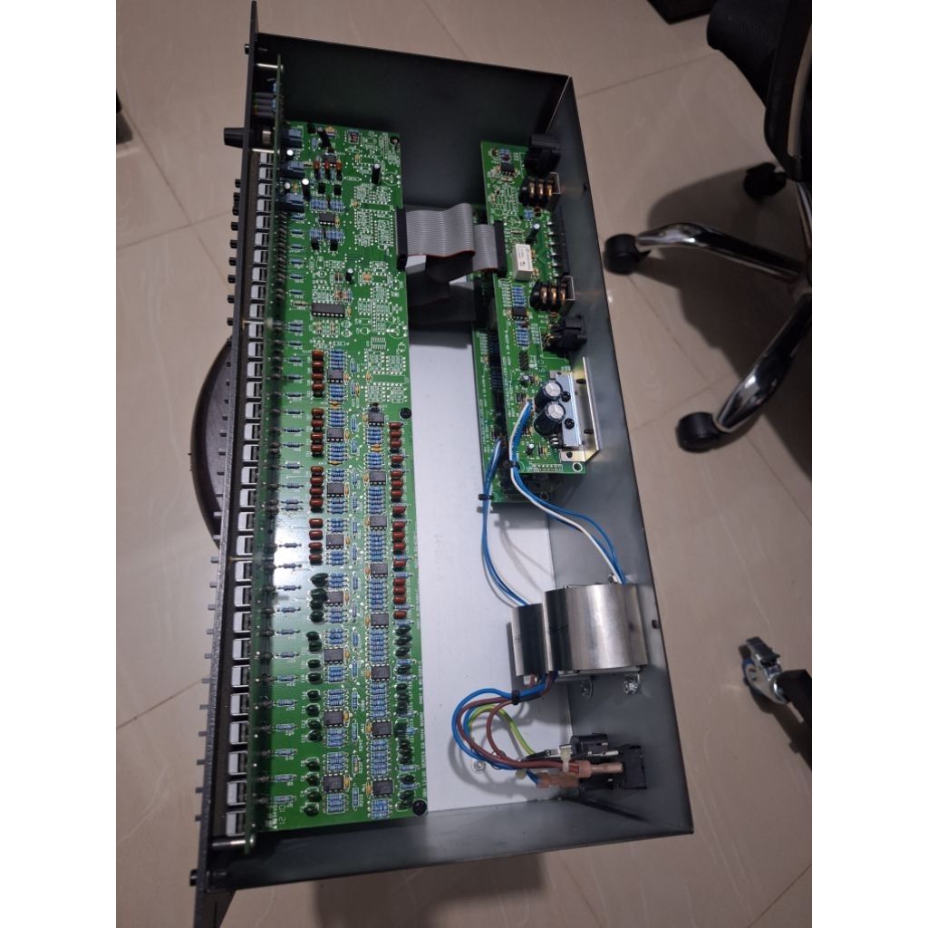 equalizerr dbx 1231 original (second) masih sangat mulus dan normal berfungsi dengan baik no kendala
