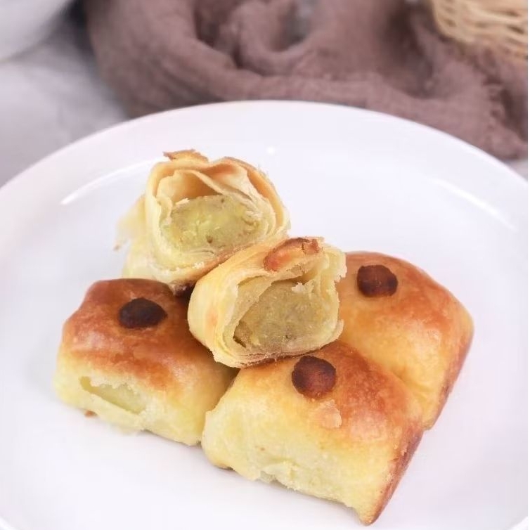 

BOLEN MINI PREMIUM - Bolen Ubi Durian manis legit full butter isi 10 pcs