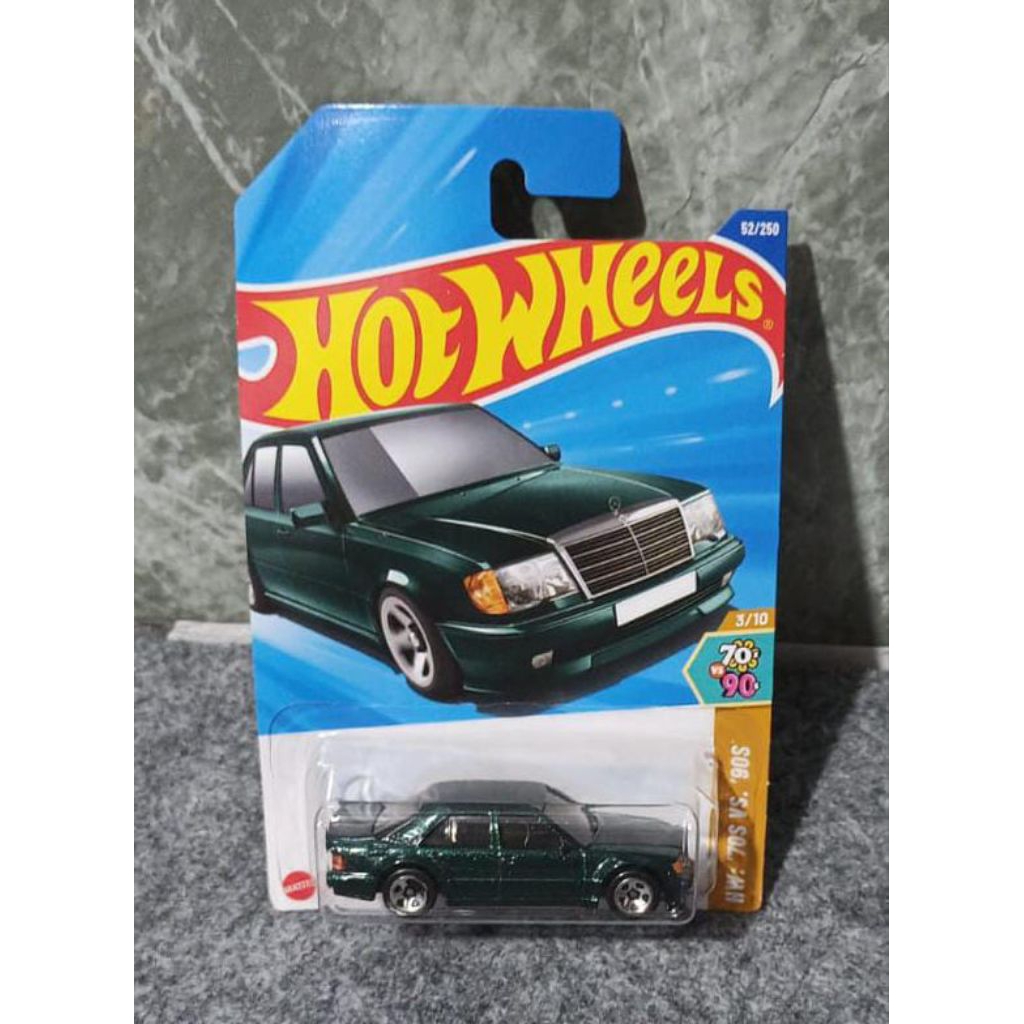 Hotwheels mercy 500E hijau