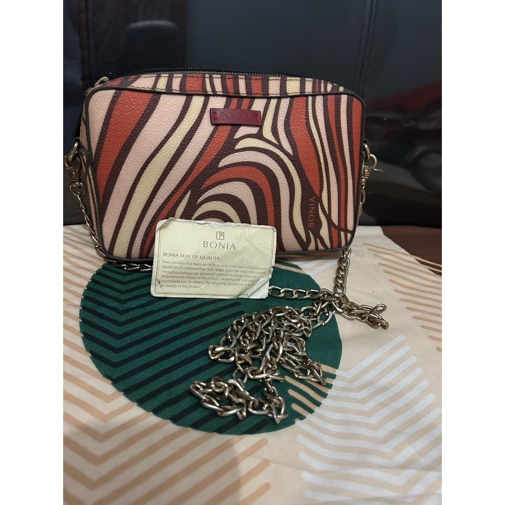 preloved bonia sling bag
