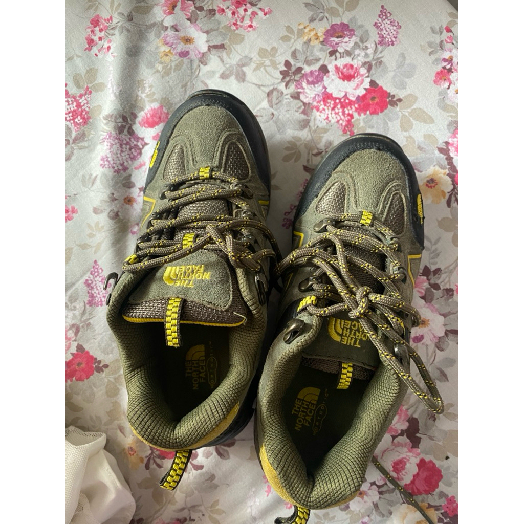 SEPATU GUNUNG The North Face Original (Preloved)