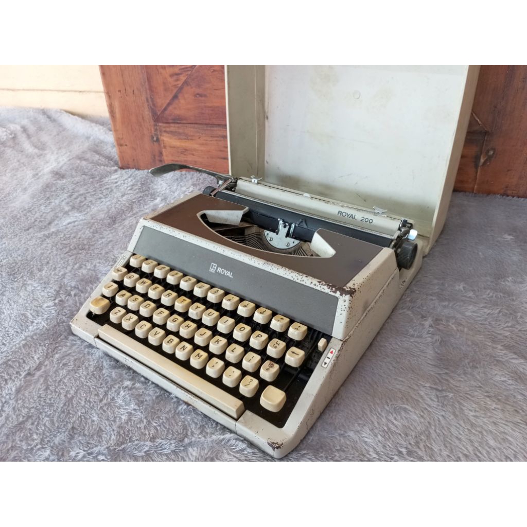 Mesin Tik Ketik Jadul Merk ROYAL 2000 Antik Vintage Lawas Tua Kuno