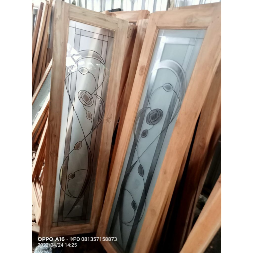 Jendela kayu jati, kaca hitam, putih, kaca hias