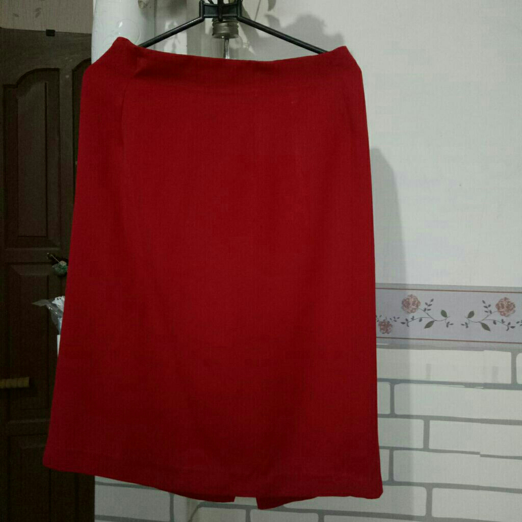 Rok Kerja / Rok Pesta Warna Merah Preloved