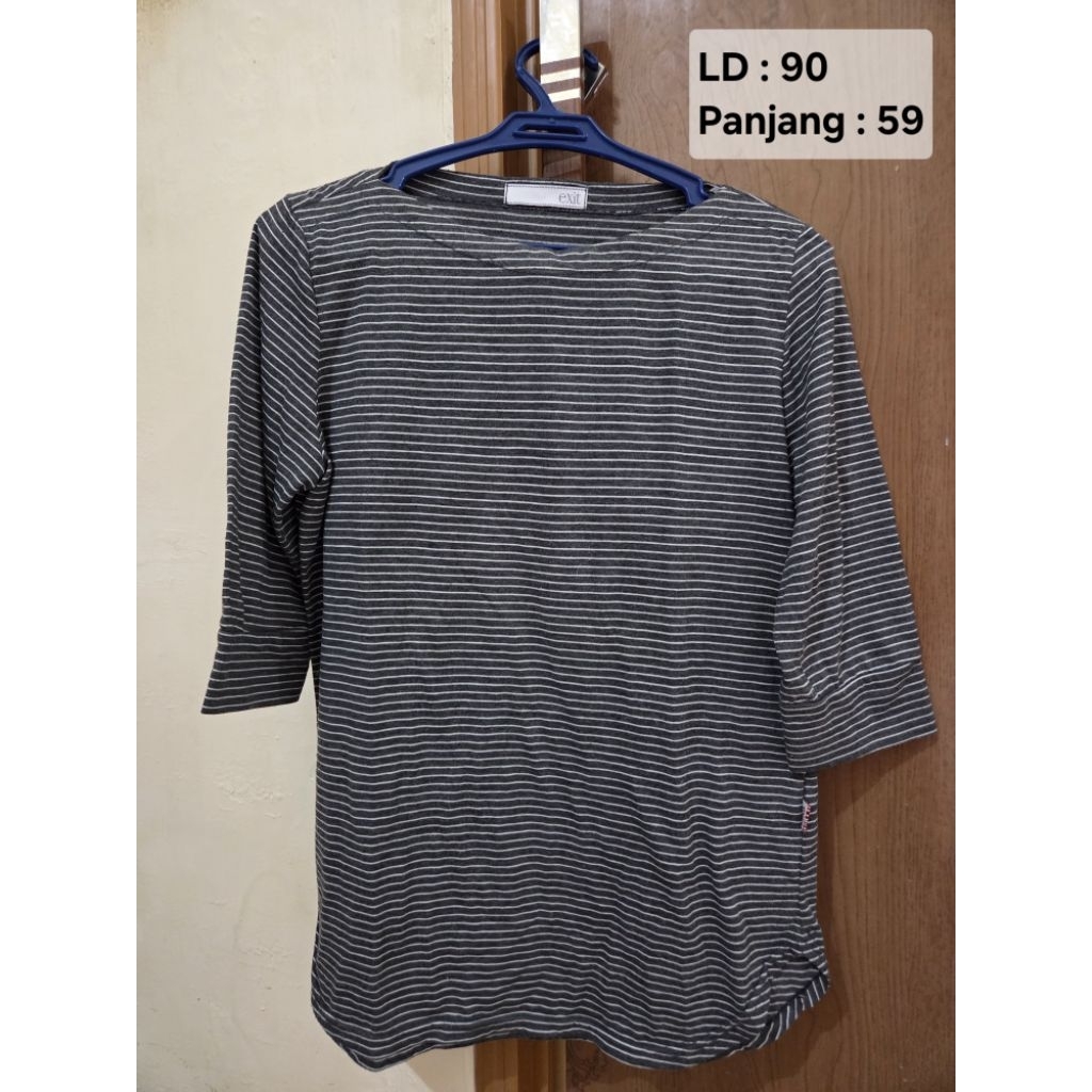 kaos wanita EXIT preloved