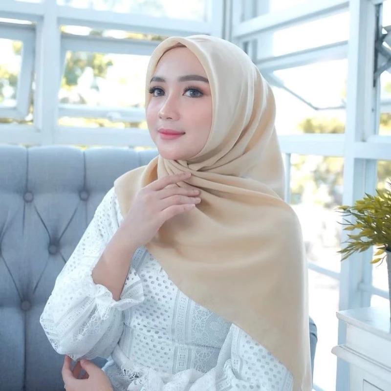 Bella Square Warna Pastel / Hijab Segiempat / Jilbab Polycotton - GODIVA96 MEDAN