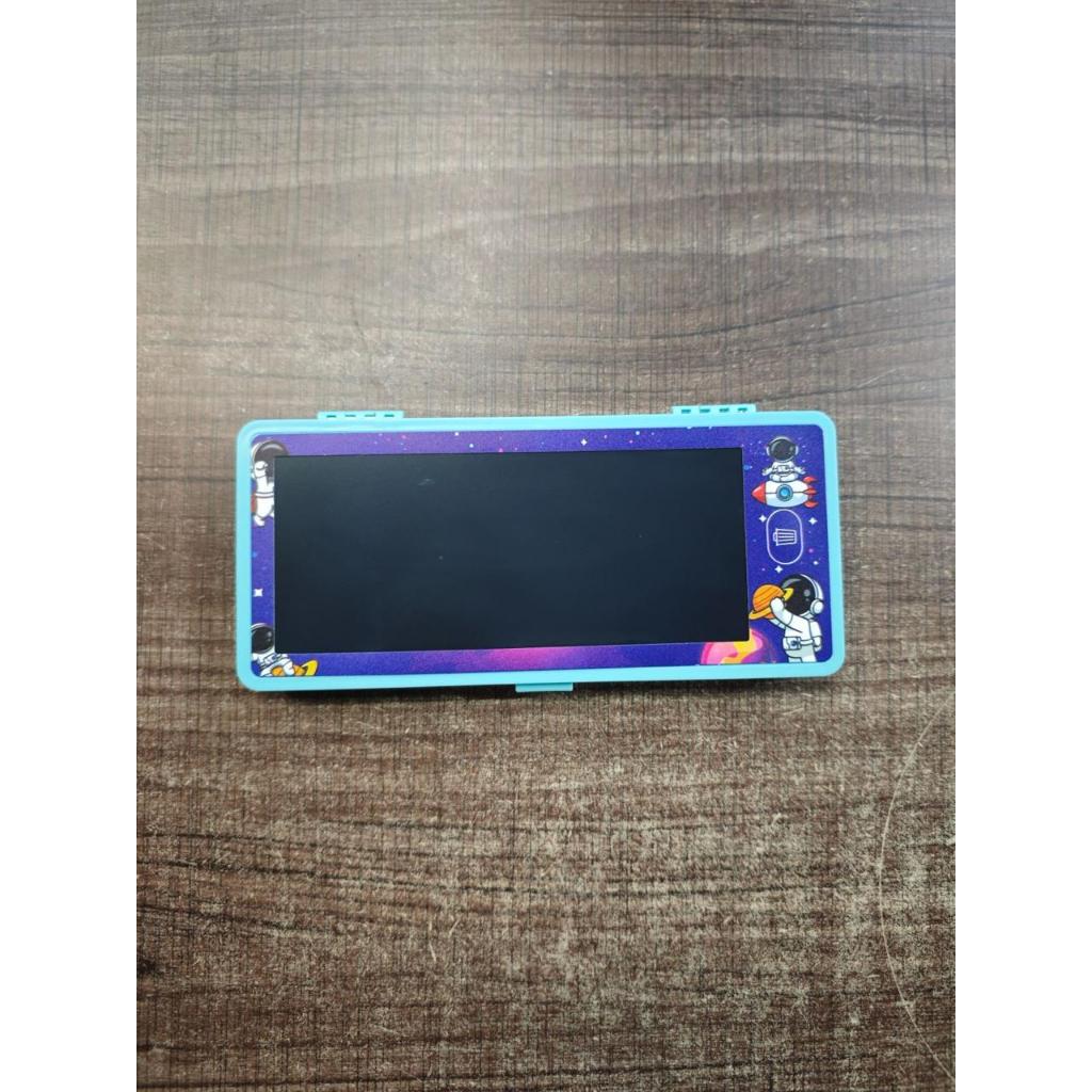 

SGM Kotak Pensil Drawing Box Motif Lcd Drawing Box Tempat Pensil dan Papan Coret Anak Kreatif