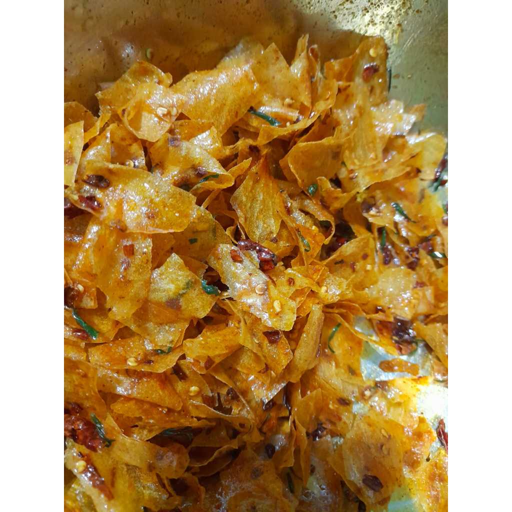

Keripik Kulit Lumpia Pedas Daun Jeruk Kemasan 150 Gram