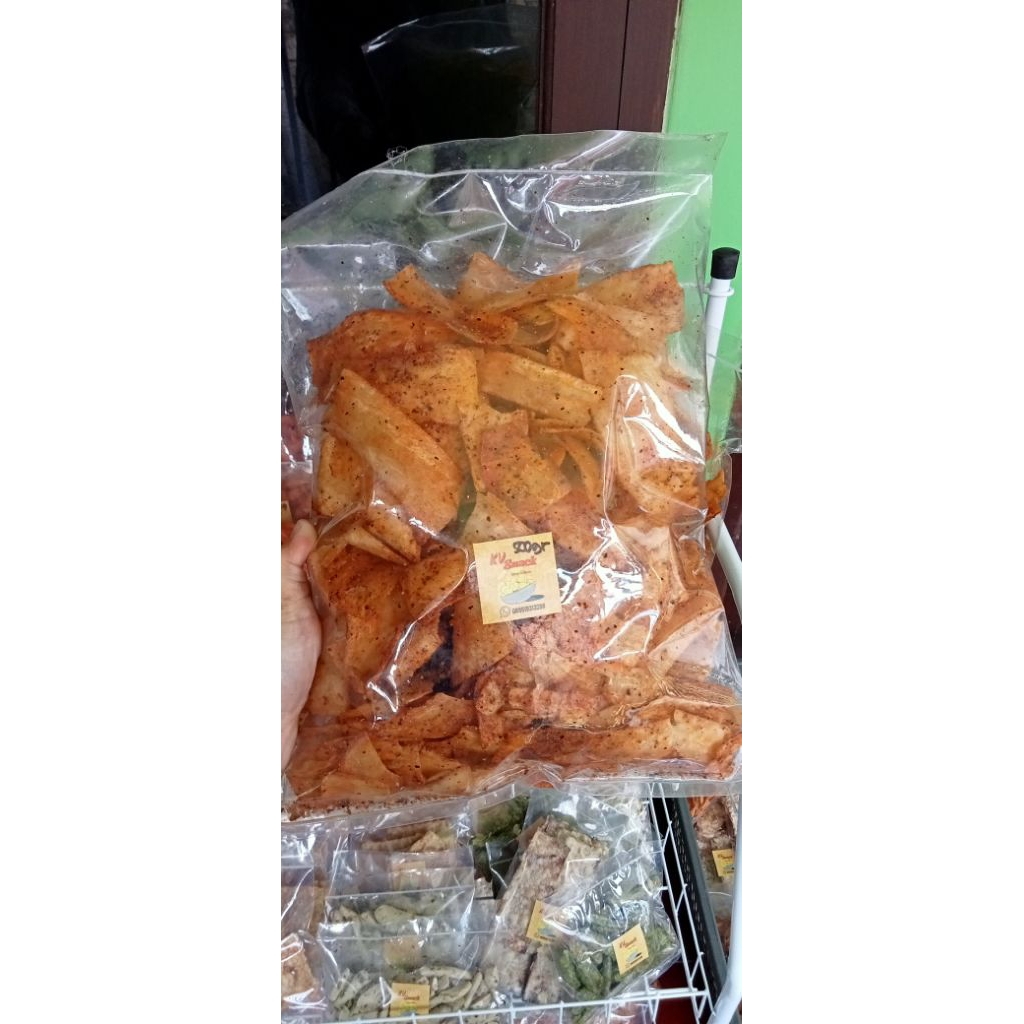 

KERIPIK PEDAS 1KG. (KERIPIK SINGKONG PEDAS DAUN JERUK)