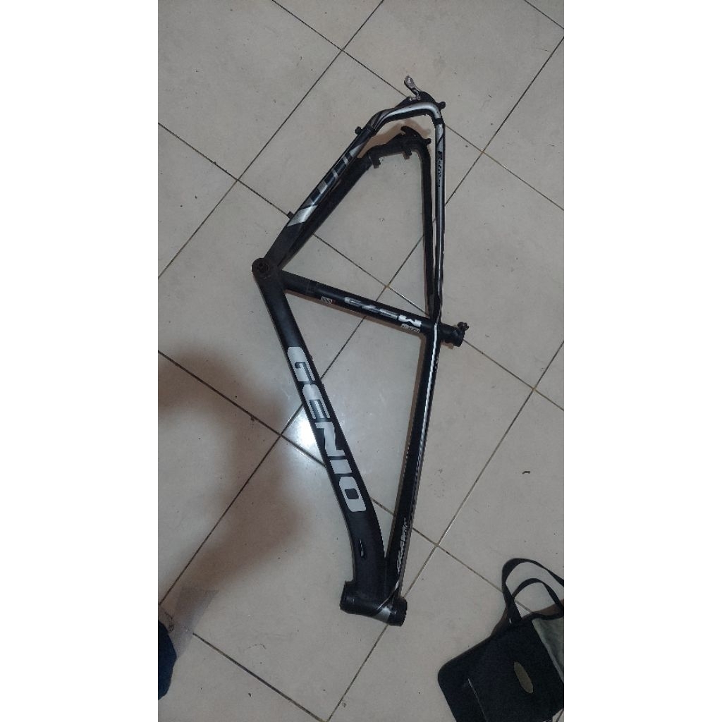 frame alloy genio m573 27,5 inner cabble bekas (SIZE M)