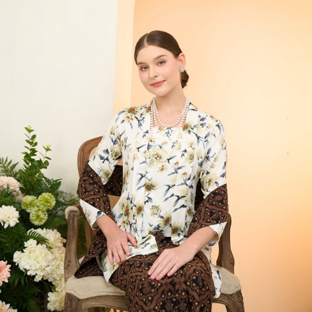Kutubaru Bunga Putih/ Kebaya Jadul Floral/Kebaya Kutubaru Jawa/ Seragam Bridesmaid Jumbo Bigsize