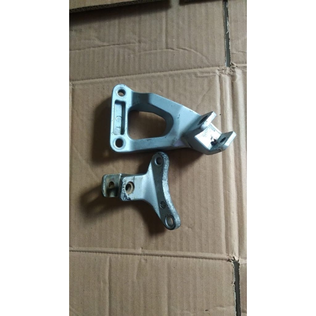 Footstep Postep Step Belakang Yamaha Mio Sporty Original 5TL