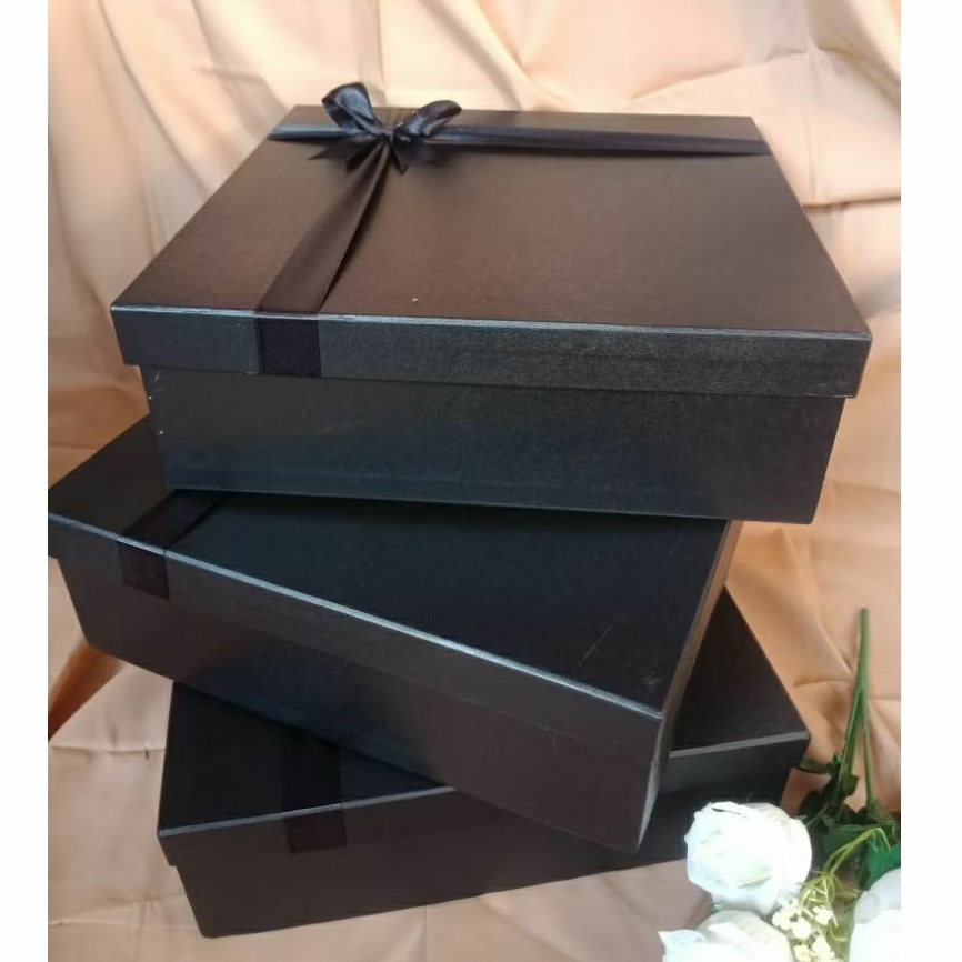 

Kotak kado Hardbox Hitam elegan 30x30x10cm berkualitas