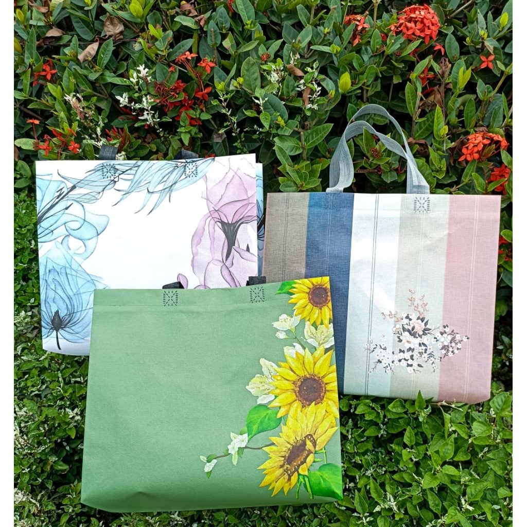 

Tas kado / Tas souvenir / Tas spunbond laminasi ukuran sedang dan besar