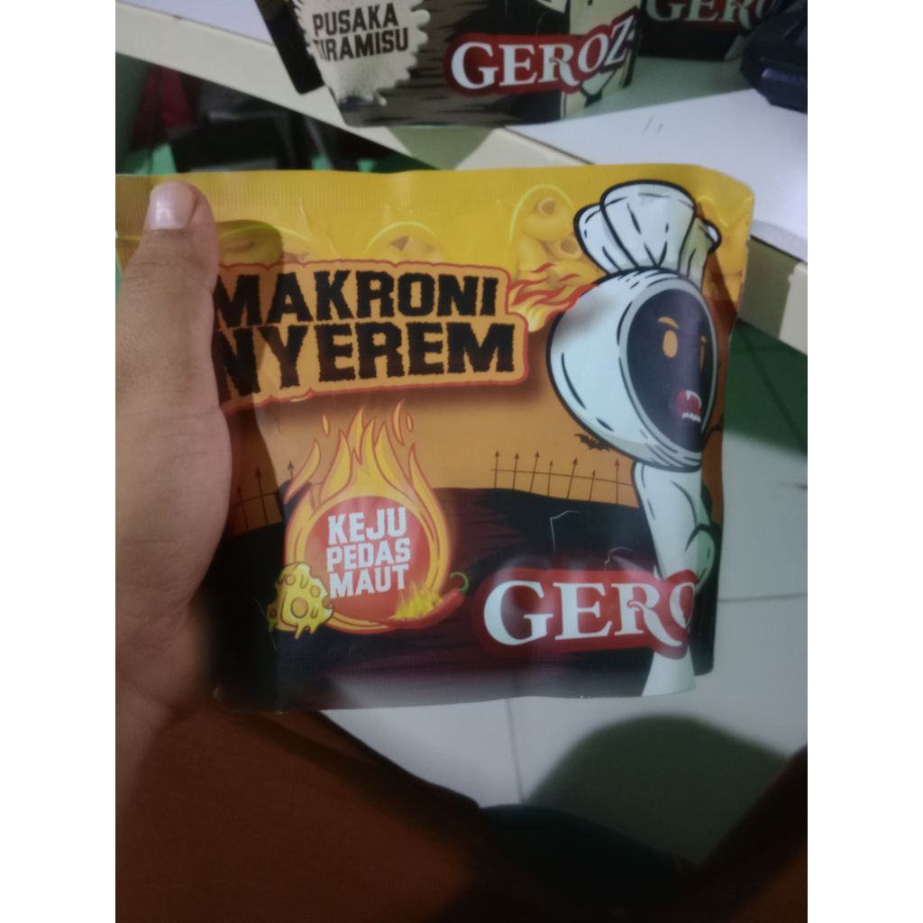 

Makaroni nyerem Geroz varian-Keju Pedas Maut .Ready Stok