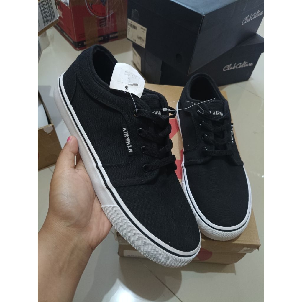 36½ payless clearance sale airwalk rieder pro black