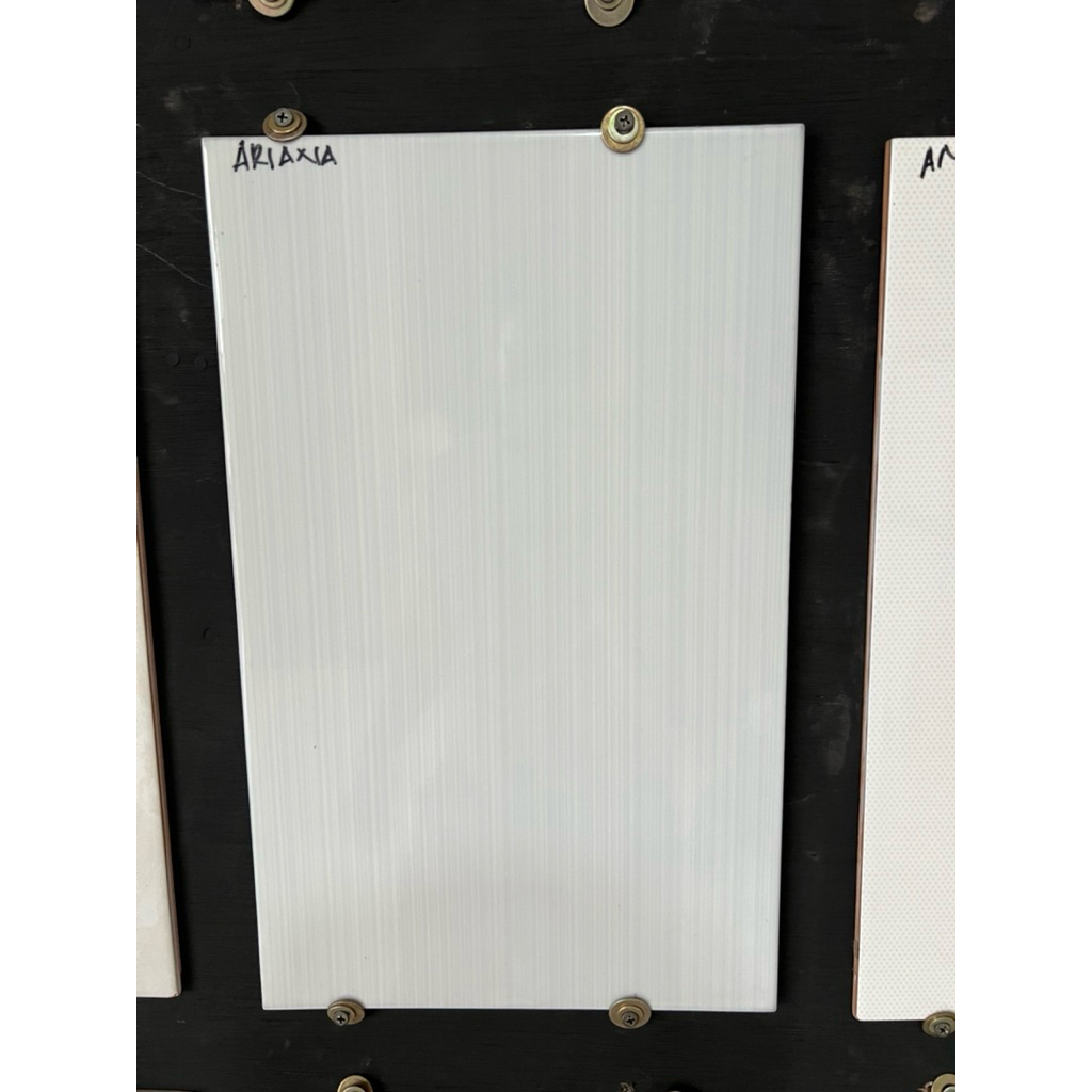 Keramik Dingding Mulia 25x40cm Ariana white