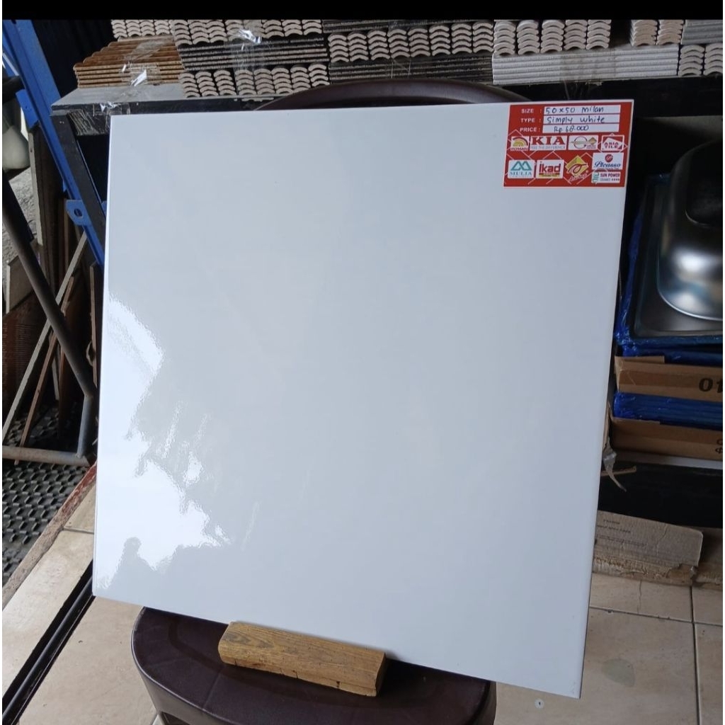 Keramik Lantai 50x50 Glossy White || Milan