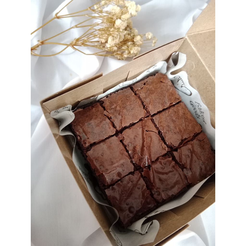 

Daebak By Winda Fudgy Brownies personal size isi 9 potong