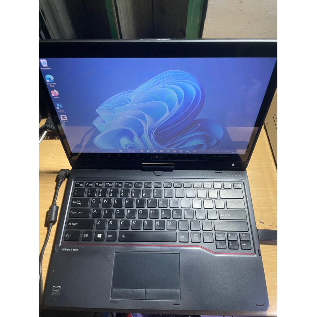 Fujitsu t938 NVME 512GB RAM 8GB DDR4 i5 Gen 8