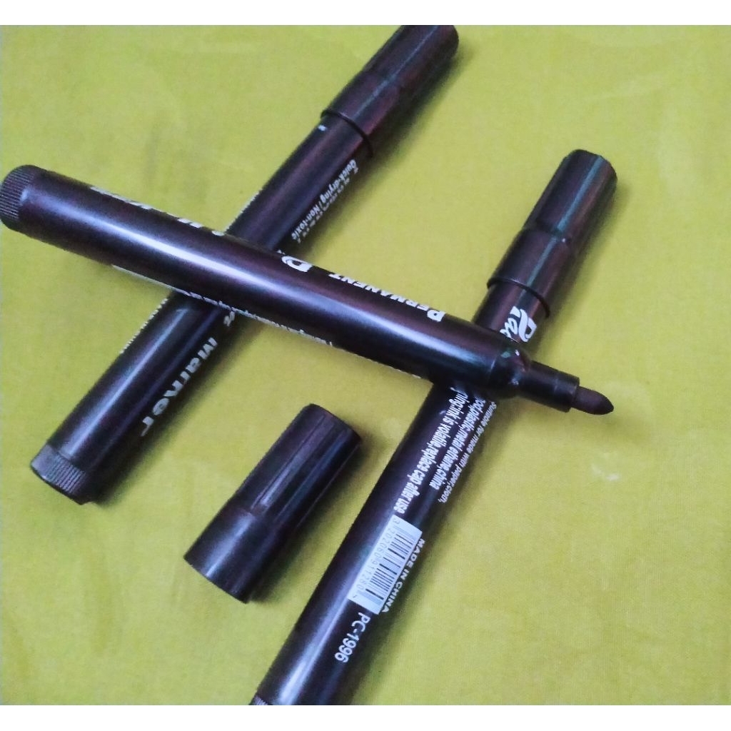 

Spidol Hitam Permanen
