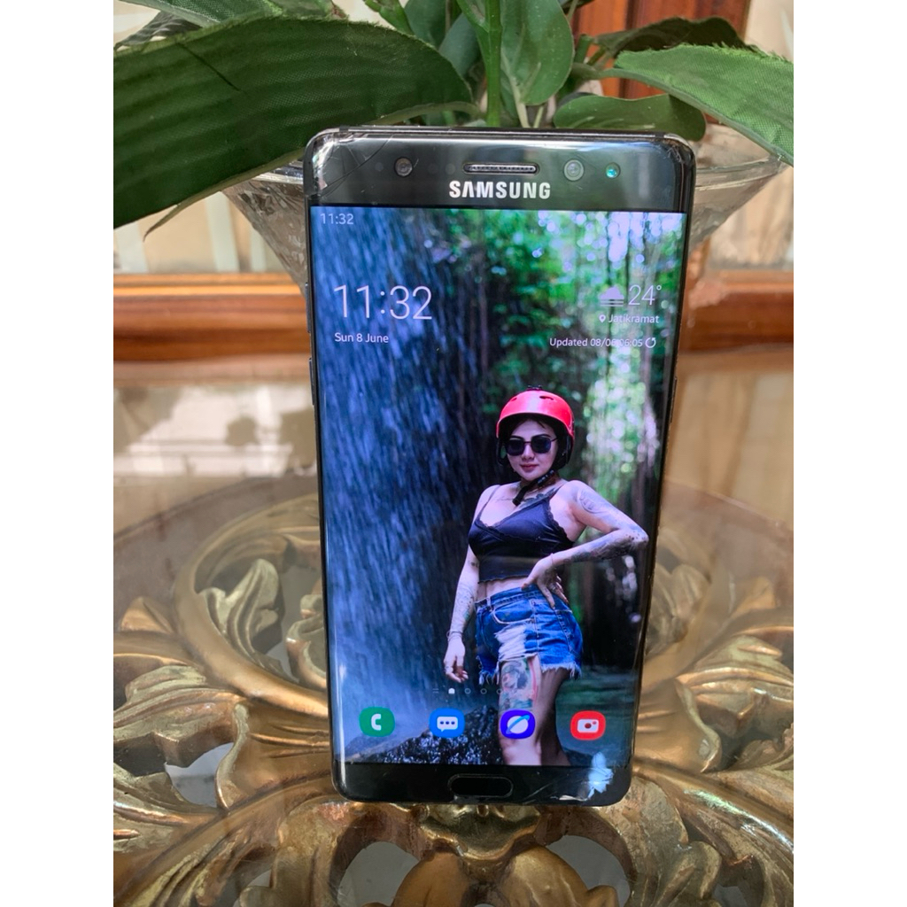 Samsung Galaxy NOTE FE 4/64Gb Black Sesuai Deskripsi