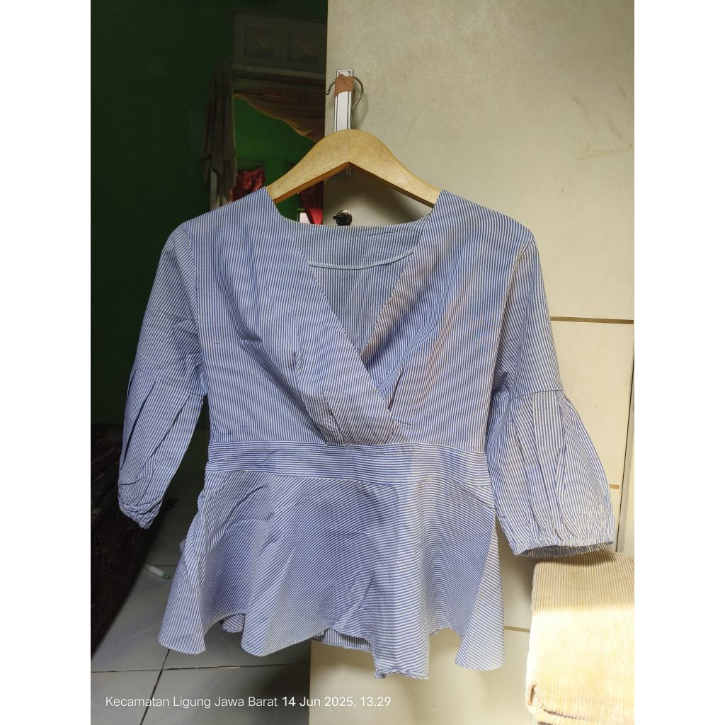 Baju atasan wanita lengan balon