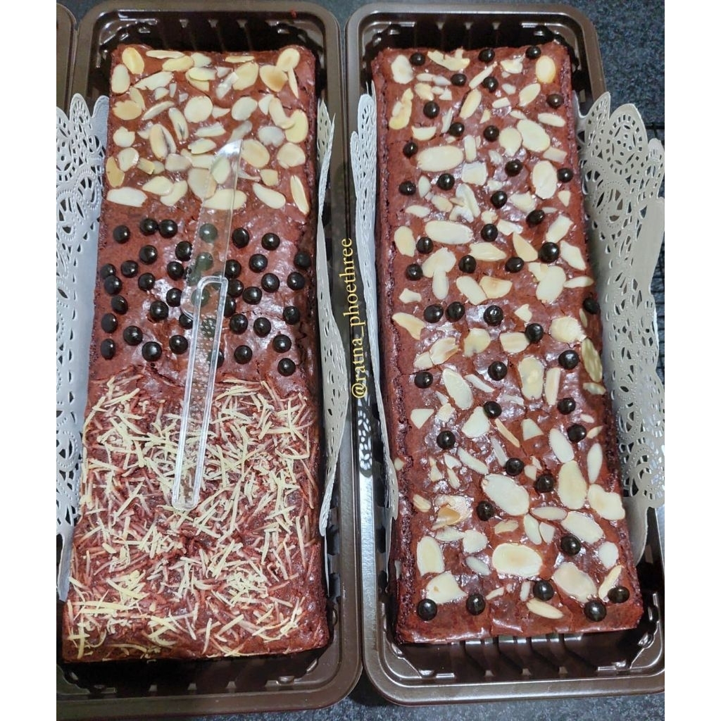 

Premium Cakey Brownies Red Velvet Dapoer Ratna 28x10 cm Rasa Pas Tidak Terlalu Manis