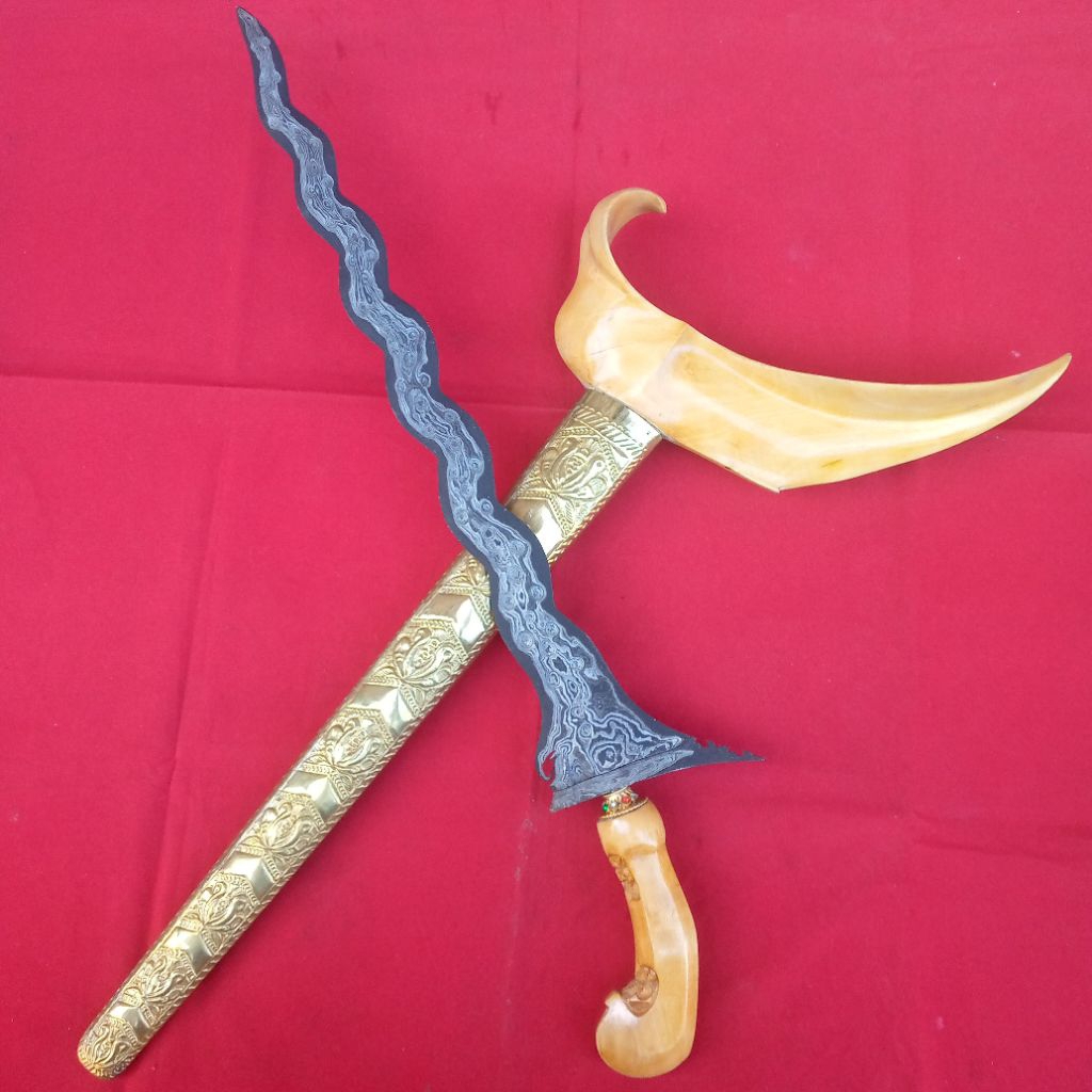 Koleksi Dapur Sengkelat Luk 13 Pamor Udan Emas Gagah