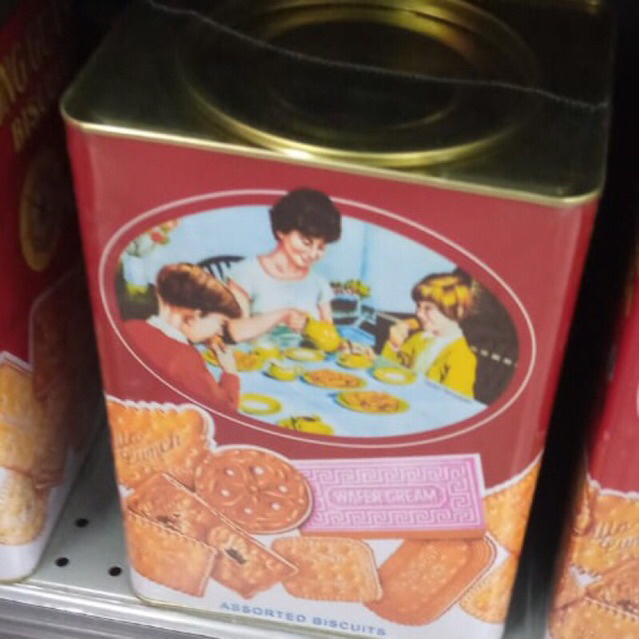 

QH Khong Guan Biscuit Assorted Red Segi 1600gr Isi Banyak