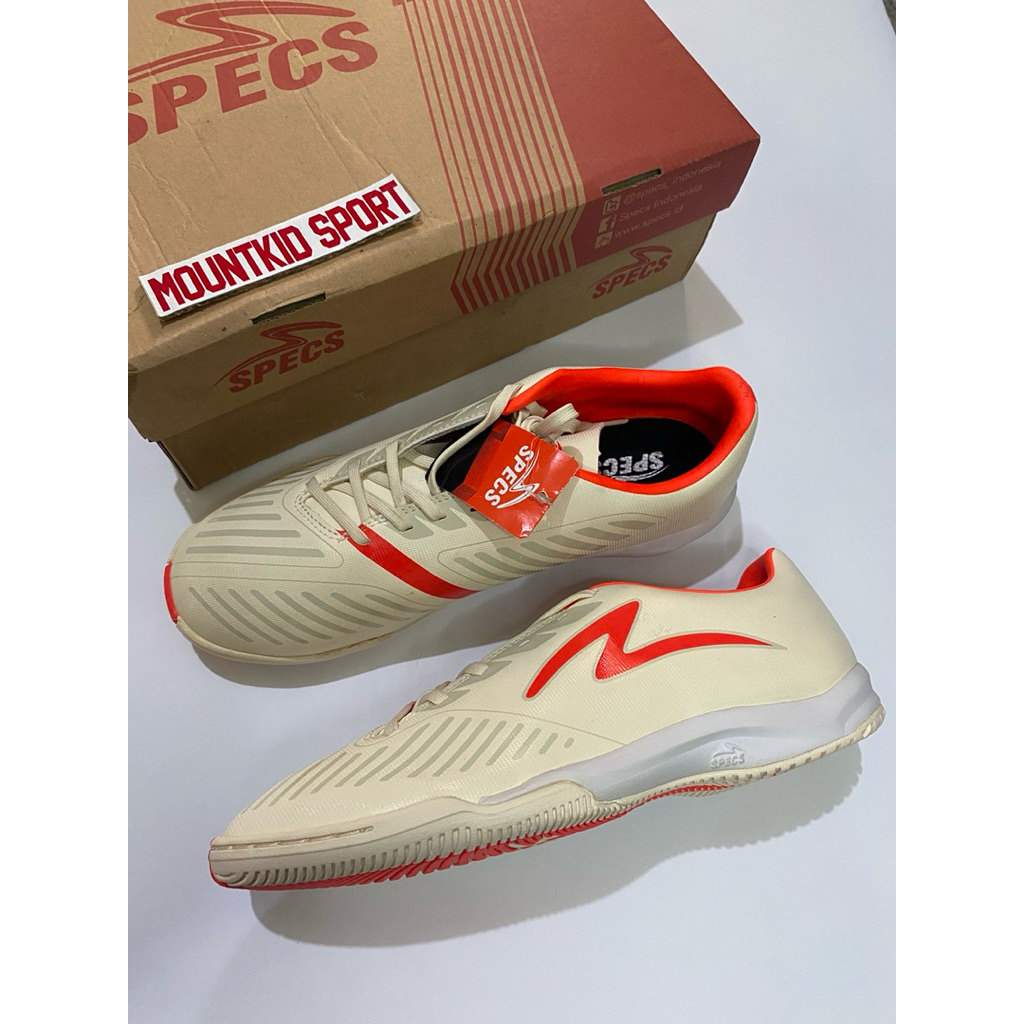 Specs Swervo hydra pro in Antique white/ oxy fire