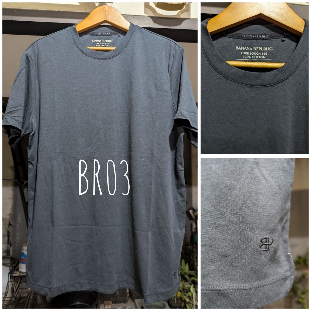 Kaos Lengan Pendek BANANA REPUBLIC