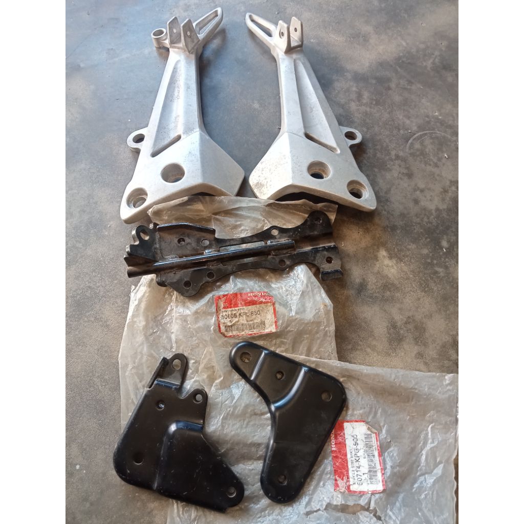 pijakan / step belakang Honda nice 110