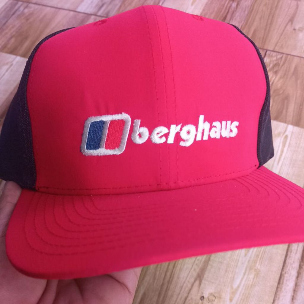 TOPI TRUCKER CUSTOM BERGHAUS MERAH HITAM