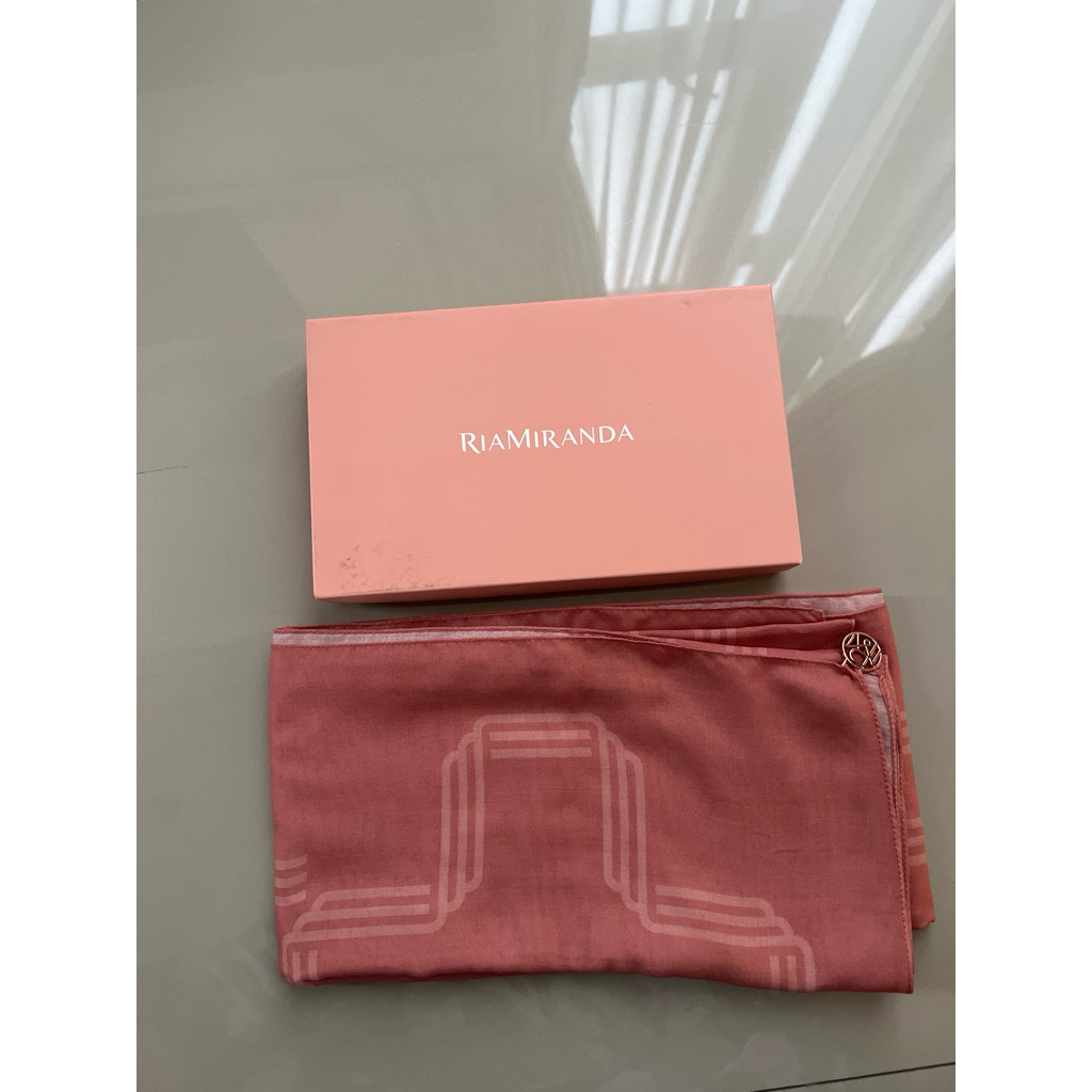 monogram scarf ria miranda preloved netlangsung cobaca deskripsi