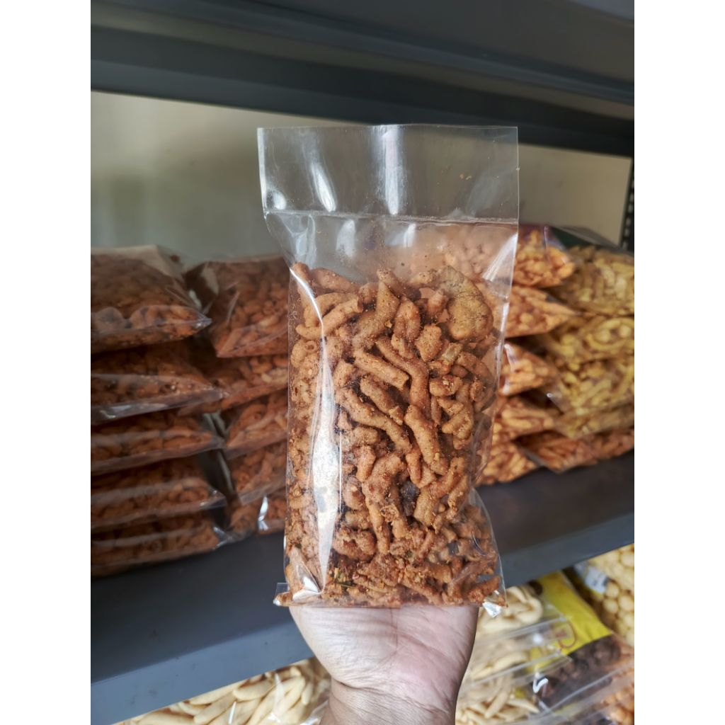 

kripik usus pedas asin daun jeruk