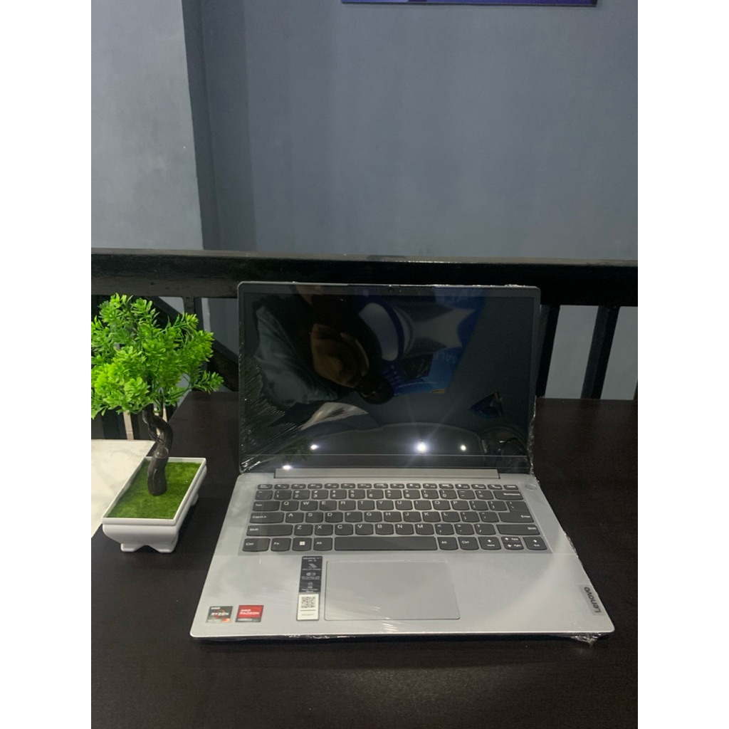 Lenovo Ideapad Slim 1 Silver