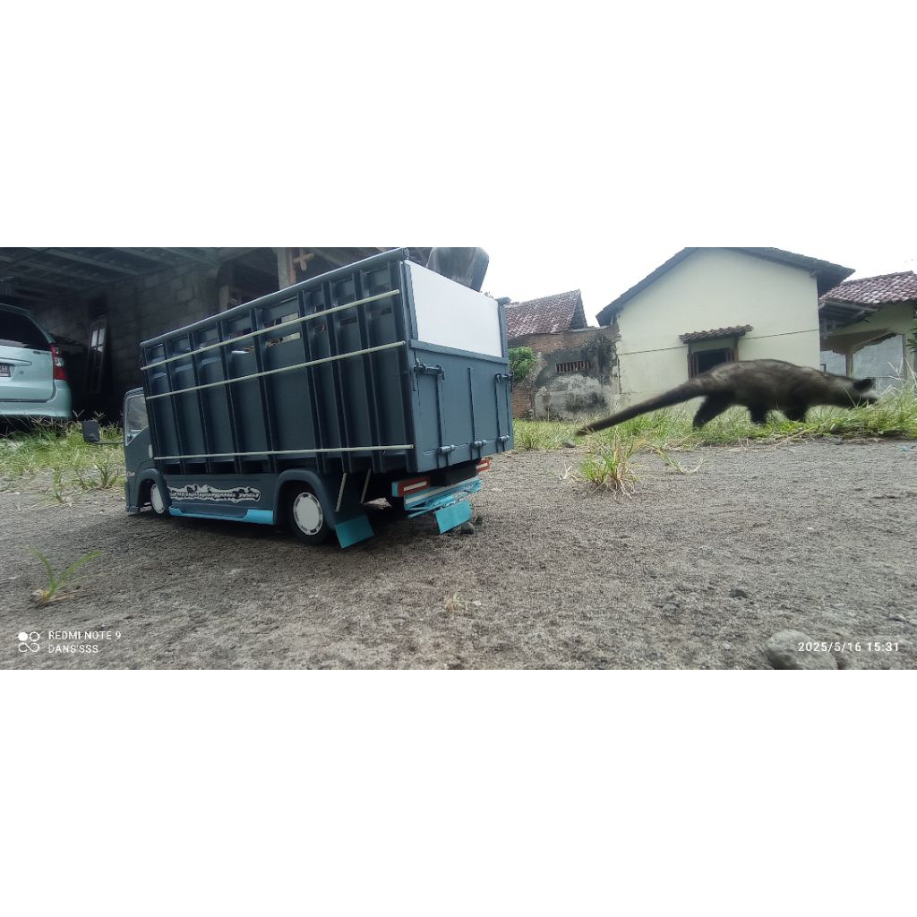 miniatur truk isuzu nmr 71 skala 14