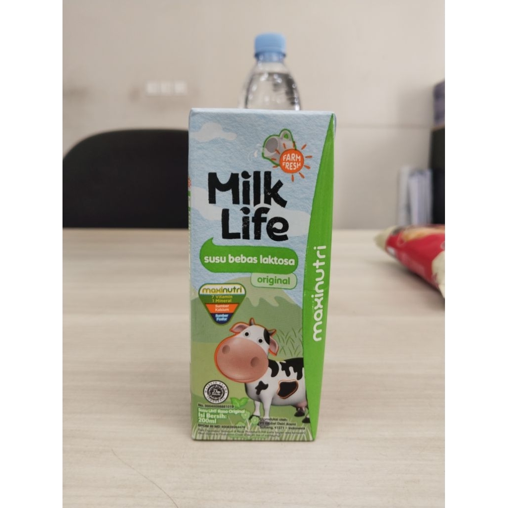 

Susu UHT MilkLife Free Lactose 200ml ( 1 dus isi 24 pcs)
