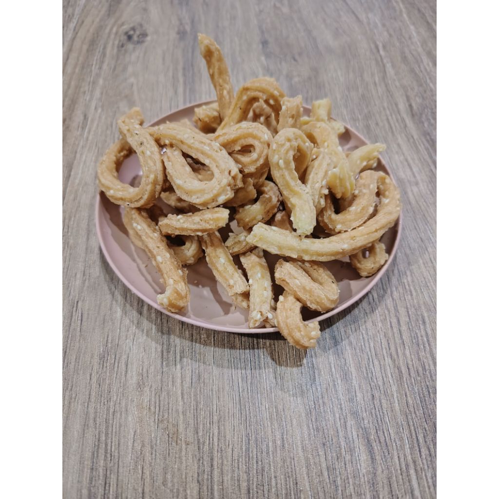 

Kue Akar Kelapa Wijen