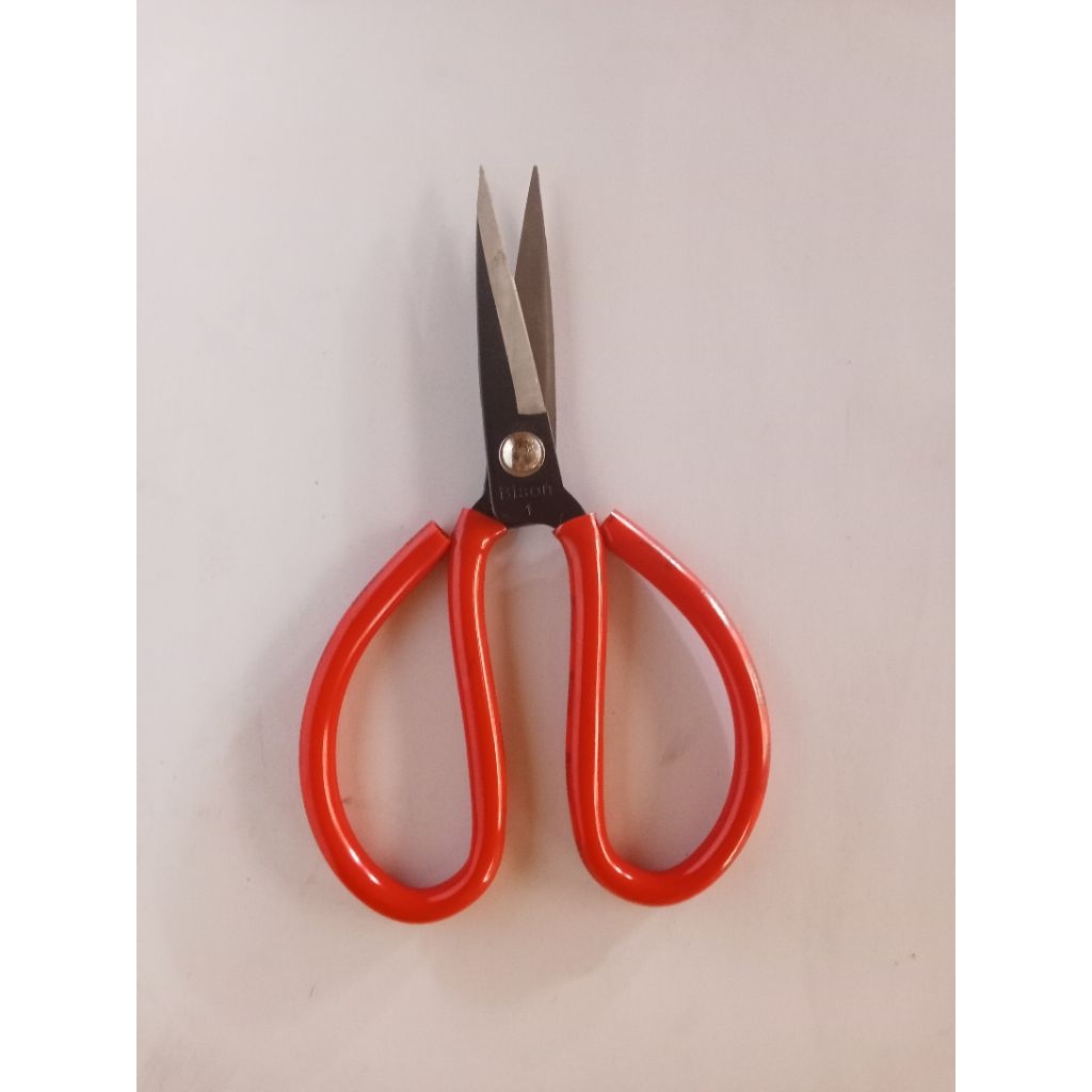 

Gunting kodok cocok untuk menggunting bahan tebal