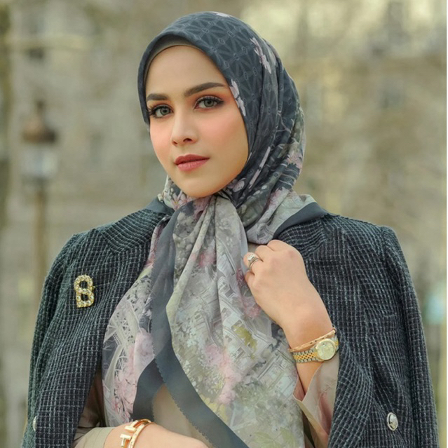 Buttonscarves | Emily in Paris - The Parisian Series Voile Square XL - Bonne Nuit - Original