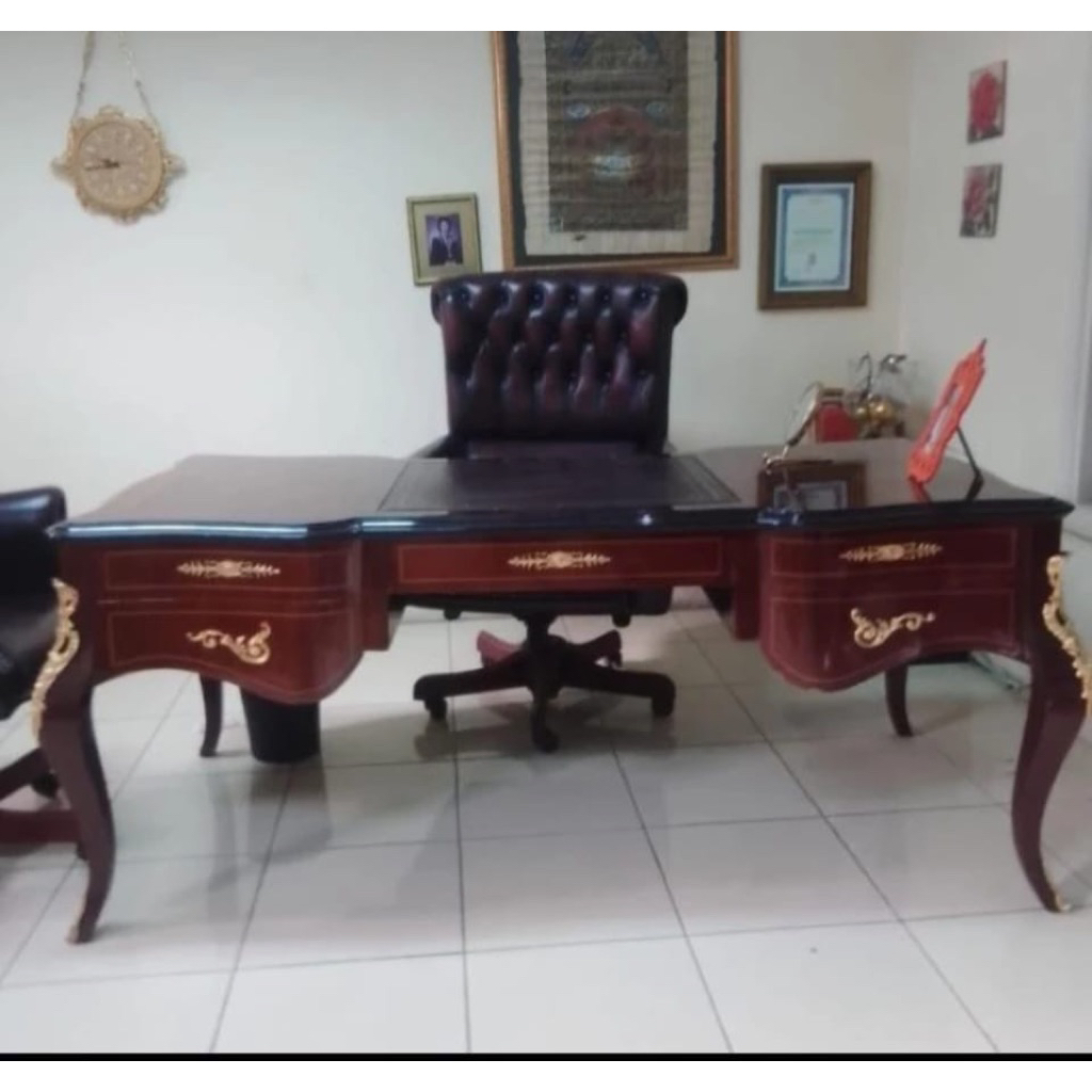 Meja kerja klasik dengan ukiran meja kantor kayu jati
